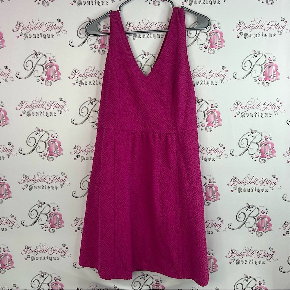 Kismet dress open back detail buttons Fuchsia Sleeveless Dress texture fabric